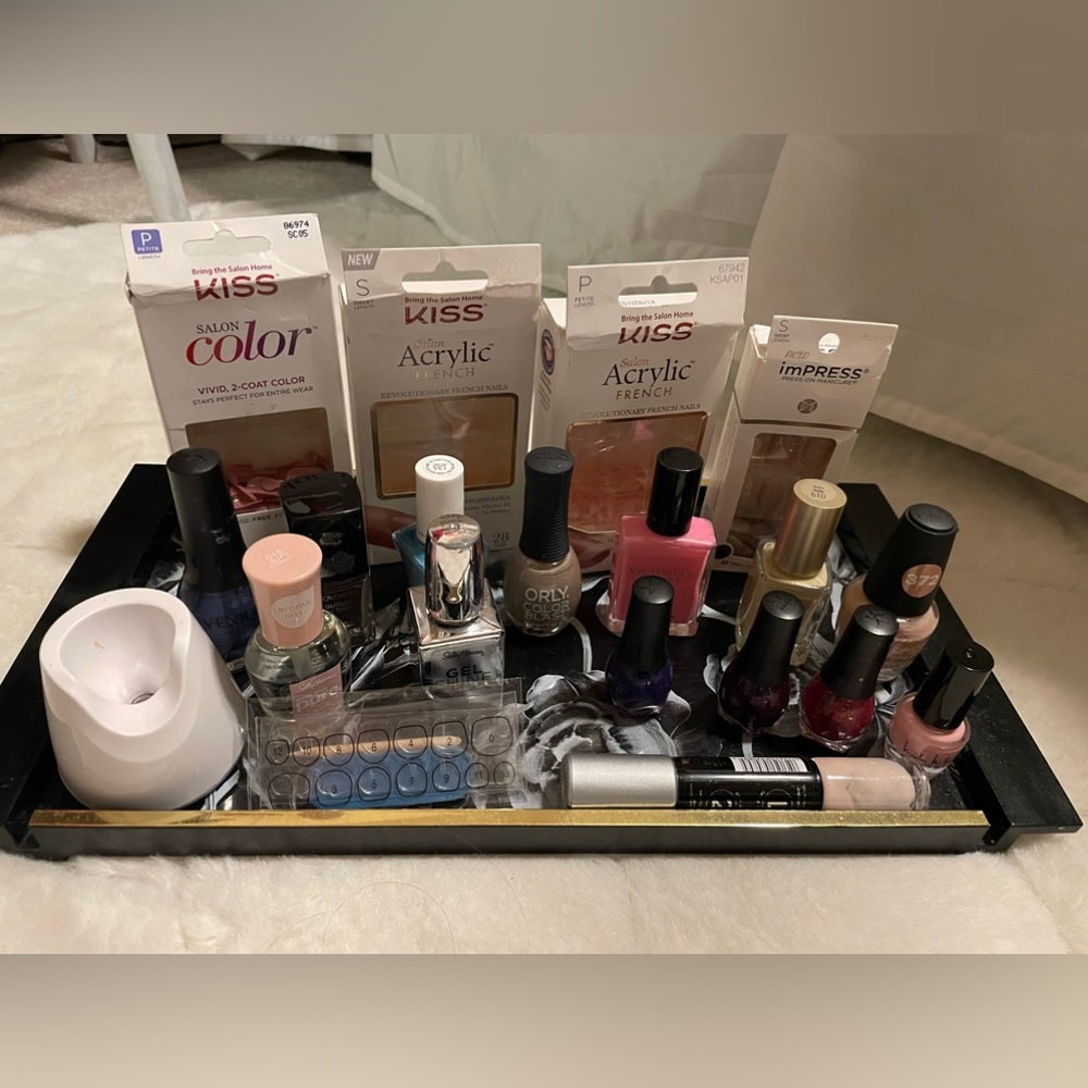 Nail Polish & Press on Nails Bundle with Gel Nail Light